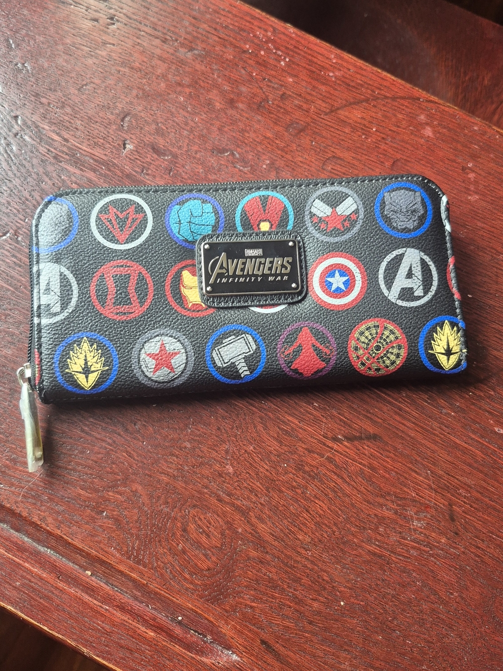 NWoT Licensed MARVEL Avengers Infinity War Logo Zip Wallet - Black